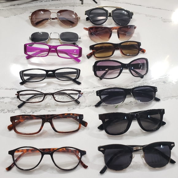 Accessories - 14 variety glasses.